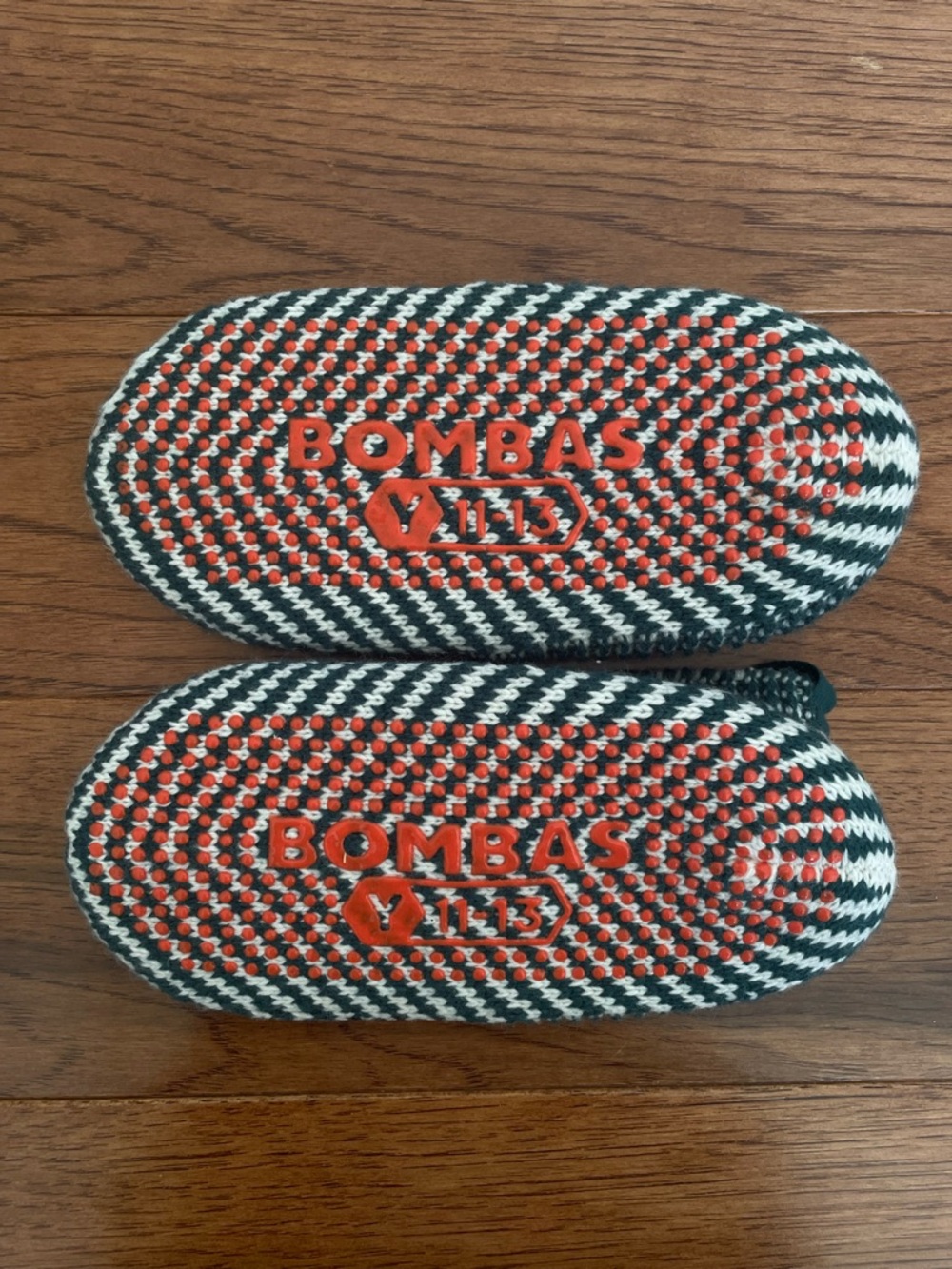 NWOT Youth Bombas Gripper Slippers - Picture 3 of 5